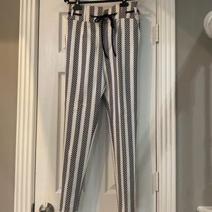 Ladies NY & CO slim leg pants NWT